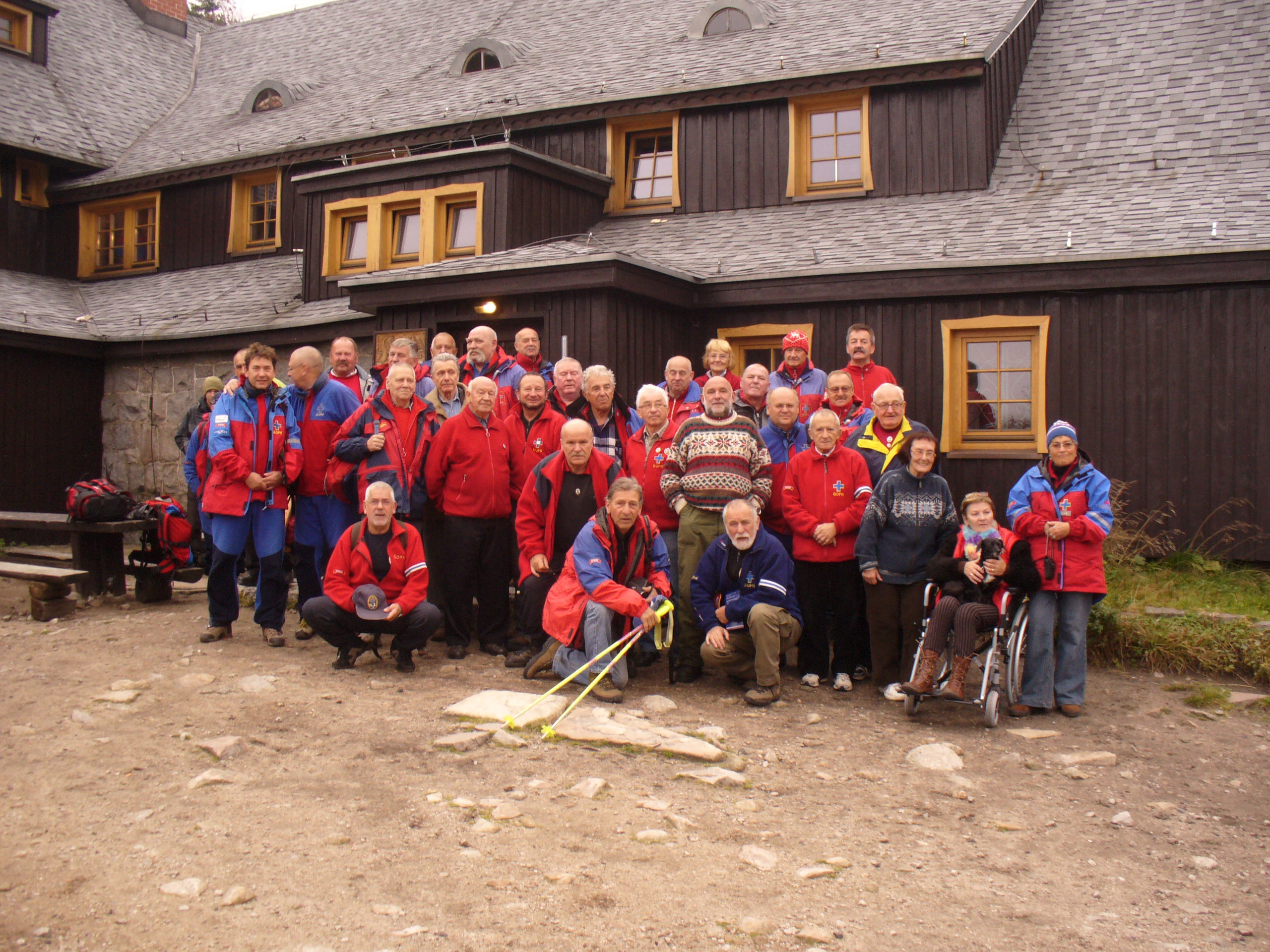 Spotkanie w Samotni (30 osób) na którym powołano Klub Seniora przy Grupie Karkonoskiej GOPR